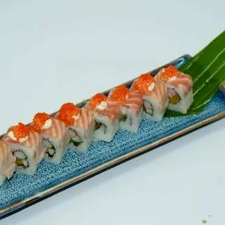 Hình ảnh Maki Phủ Cá Hồi Trứng Cua (8 Miếng)