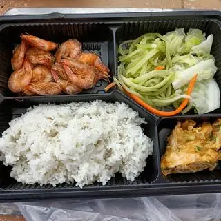 Hình ảnh Cơm tôm rang + Trứng cuộn hành