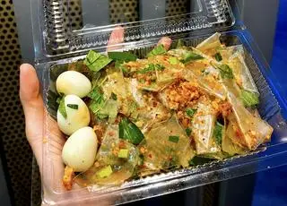 Hình ảnh Bánh tráng trộn mỡ hành nhỏ