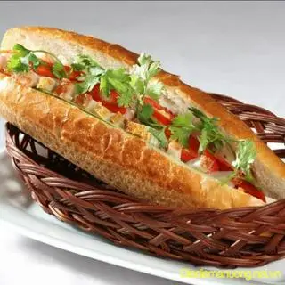 Hình ảnh Bánh Mì Pate Trứng Xúc Xích 