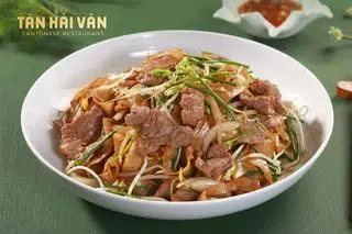 Hình ảnh hủ tiếu áp chảo bò sốt tiêu đen