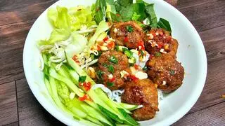 Hình ảnh Bún thịt nướng - thịt viên nướng