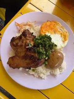 Hình ảnh Cơm Tấm Gà Nướng Ốp La Trứng Kho