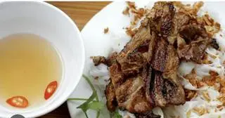 Hình ảnh bánh ướt thịt nướng 