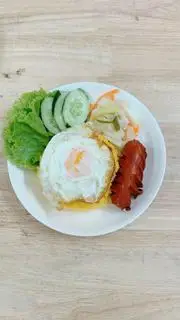 Hình ảnh Cơm xúc xích - ốp la