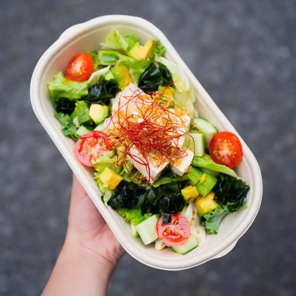 Hình ảnh Salad cá Shirasu chiên giòn