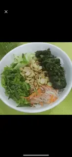 Hình ảnh Bún nấm cuộn lá lốt
