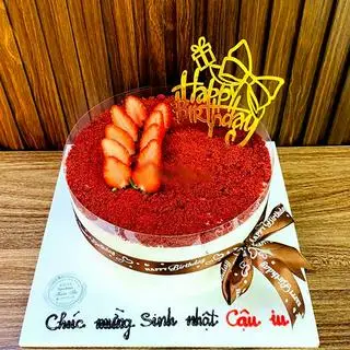 Hình ảnh Bánh sinh nhật  rắc bột đỏ trang trí dâu tây  size 19cm 