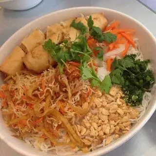 Hình ảnh BÚN BÌ CHẢ GIÒ ĐẶC BIỆT ( THÊM 2 HOÀNH THÁNH CHIÊN )