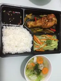Hình ảnh Cơm đùi gà chiên nước mắm
