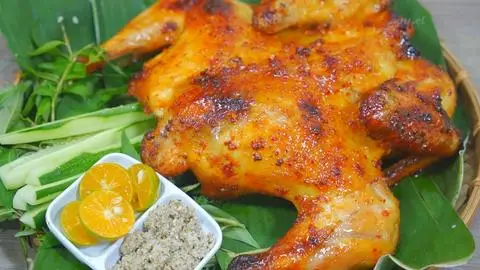 Hình ảnh 1/2 Gà Nướng Muối Ớt Cắt Sẵn + 10 Cá Viên Chiên + Trà Tắc