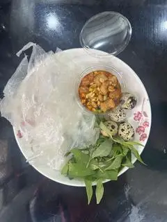 Hình ảnh Bánh trán chấm trứng cút lòng đào tóp mỡ