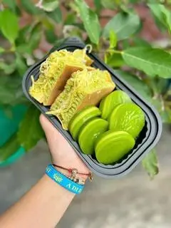 Hình ảnh Bánh cade dừa mix da lợn