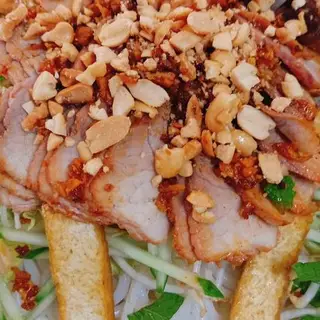 Hình ảnh Bún trộn Thịt Nướng