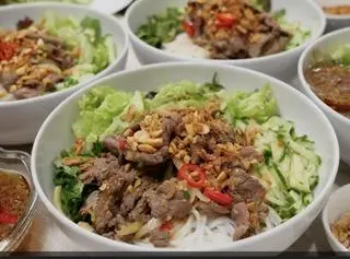 Hình ảnh Bún bò xào Nam bộ