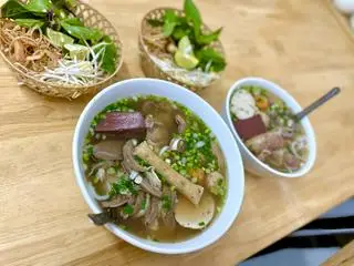 Hình ảnh Bún bò Huế ( BÁT VUA)