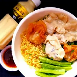 Hình ảnh Combo 1: Mì hoành thánh + Chai Sữa