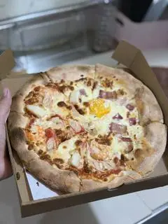 Hình ảnh Pizza Hải Sản + Pizza Bacon Lòng Đào Sốt Kem 