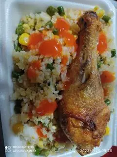 Hình ảnh Cơm Chiên má đùi gà 