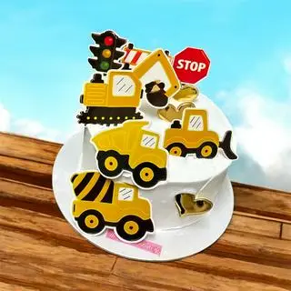 Hình ảnh bánh sinh nhật xe cẩu size 14 
