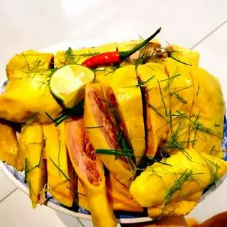 Hình ảnh 1/2 gà ủ muối hoa tiêu