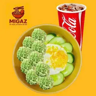 Hình ảnh Combo: Mì trộn Indomie viên hải sản tẩm cốm xanh trứng - 1 ly nước ngọt size M