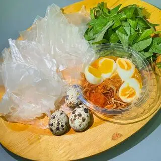 Hình ảnh Bánh Tráng Chấm Trứng Cút Lòng Đào