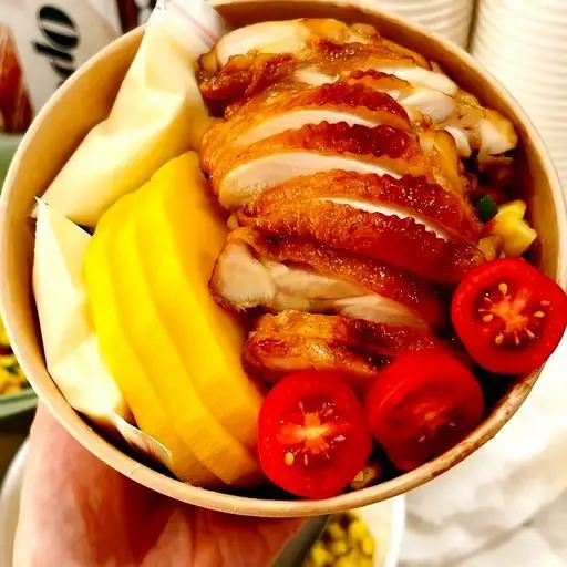 Hình ảnh Salad má đùi gà nướng tảng