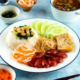 Hình ảnh Cơm Tấm Lạp Xưởng Bì Chả