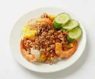 Hình ảnh Cơm tôm thịt bằm phủ trứng - canh rong biển