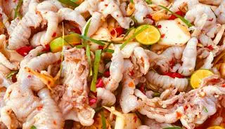 Hình ảnh Chân Gà Sốt Thái Rút Xương 
