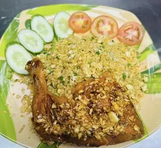 Hình ảnh cơm gà góc 4 mắm tỏi 