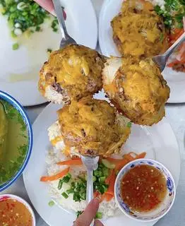 Hình ảnh Cơm tấm chả mai cua