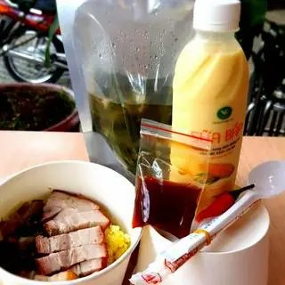 Hình ảnh Combo 6: Cơm heo quay+ Chai Sữa