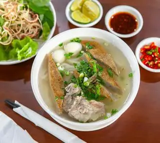 Hình ảnh bánh canh chả cá sườn