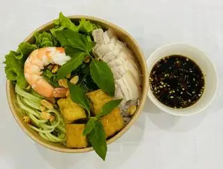 Hình ảnh Bún nước tương (tôm thịt)