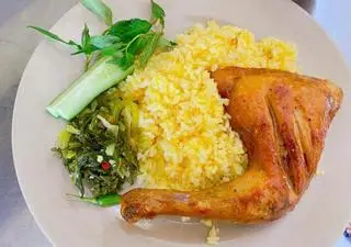 Hình ảnh Cơm gà xối mỡ (lớn)
