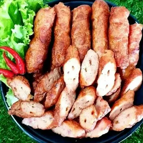 Hình ảnh 2 cây nem chiên thơm ngon