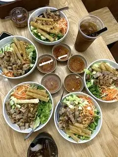Hình ảnh Bún Trộn nem nướng