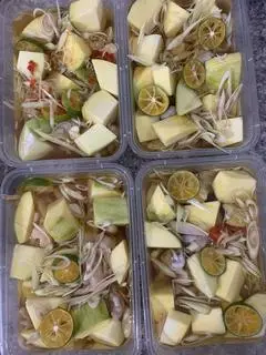 Hình ảnh chân gà xả tắc rút xương hộp lớn 