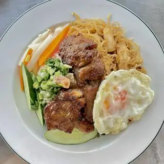 Hình ảnh Cơm tấm sườn bì trứng
