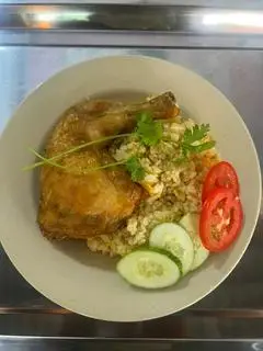 Hình ảnh Cơm đùi gà góc tư