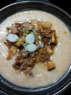 Hình ảnh Cháo thịt bò xào nấm hương tươi 