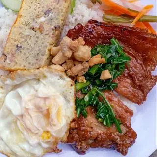 Hình ảnh Cơm Tấm Sườn chả ốp la