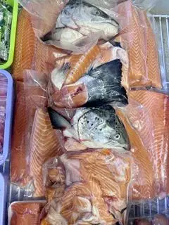 Hình ảnh 1 bộ đầu lườn xương Cá Hồi Tươi cấp đông