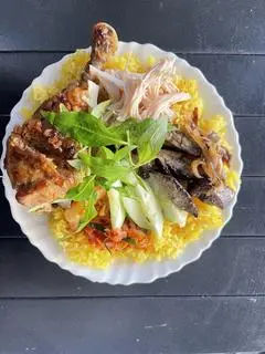 Hình ảnh Cơm đùi chiên sốt + Lòng gà + Gà Xé 