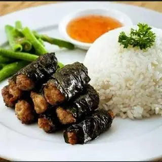 Hình ảnh Cơm chả lá lốt trứng chiên