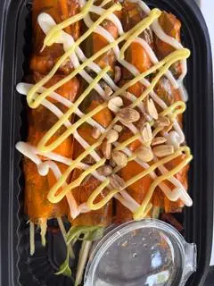 Hình ảnh Bánh tráng cuộn bơ chấm sốt me siêu cuốn
