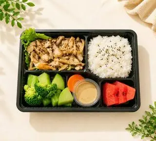 Hình ảnh Cơm gà xào nấm 