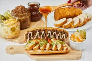 Hình ảnh Bánh Mì Pate Nướng Chả